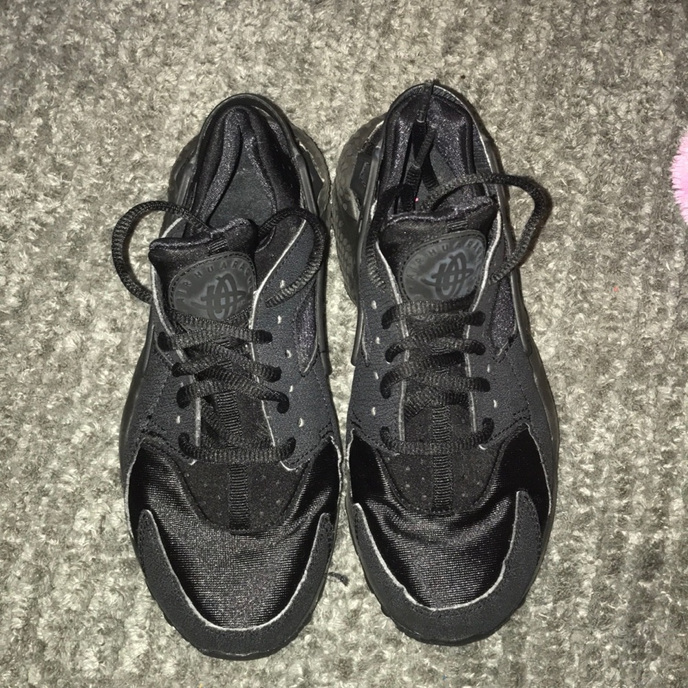 Triple Black Nike Huaraches